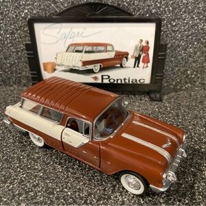 Vintage Road Champs ‘Fabulous 50’s’
Die Cast Vehicle
1955 PONTIAC SAFARI